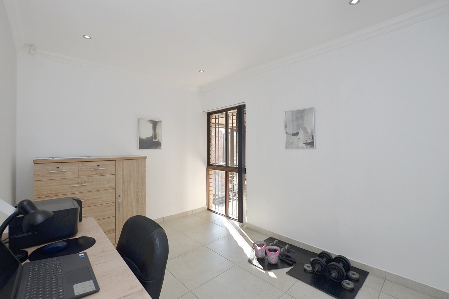 3 Bedroom Property for Sale in Everglen Western Cape